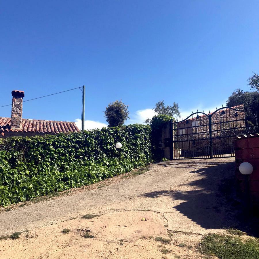 B&B La Tasgia Aggius Bagian luar foto